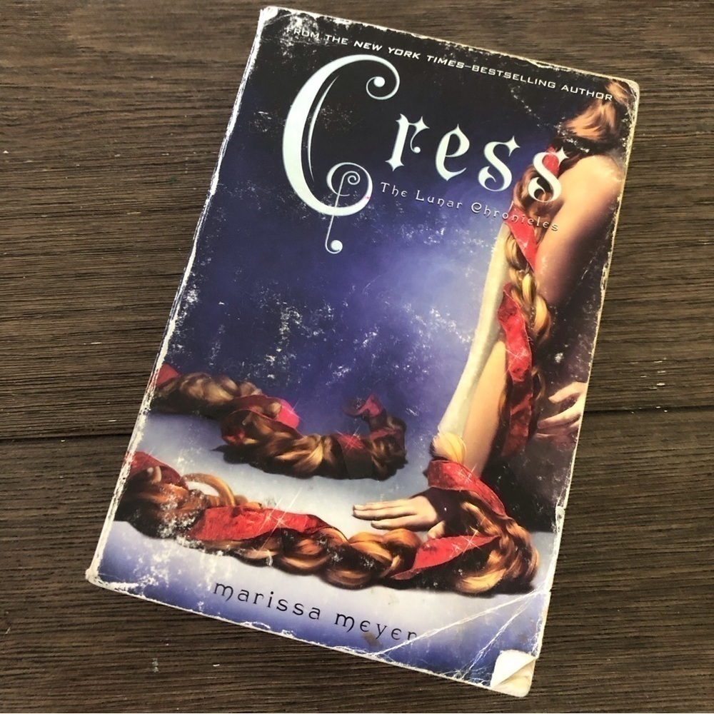 The Lunar Chronicles: Cress by: Marissa Meyer paperback book